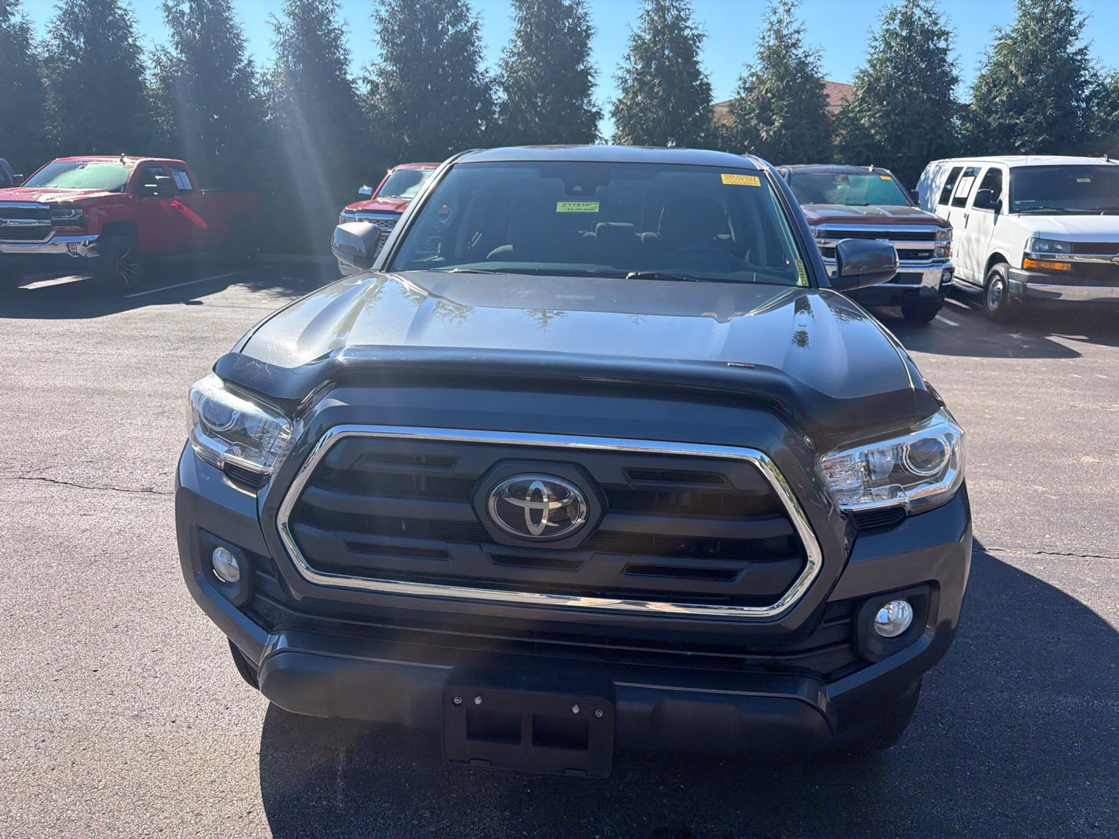 Used 2018 Toyota Tacoma SR5 AWD/4WD image 8