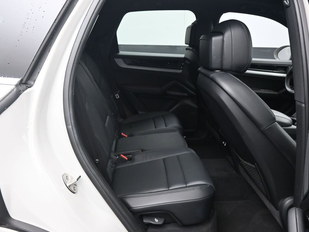 Used 2024 Porsche Cayenne S image 16