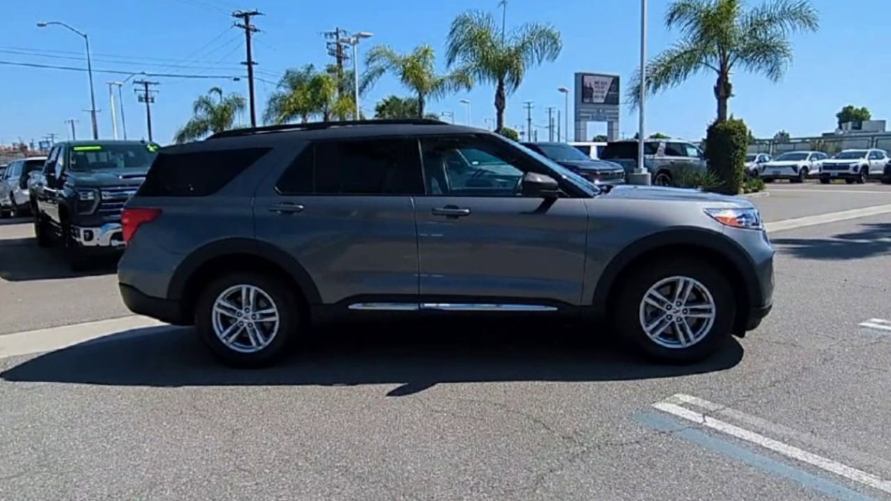 Used 2024 Ford Explorer XLT w/ Equipment Group 202A RWD image 9