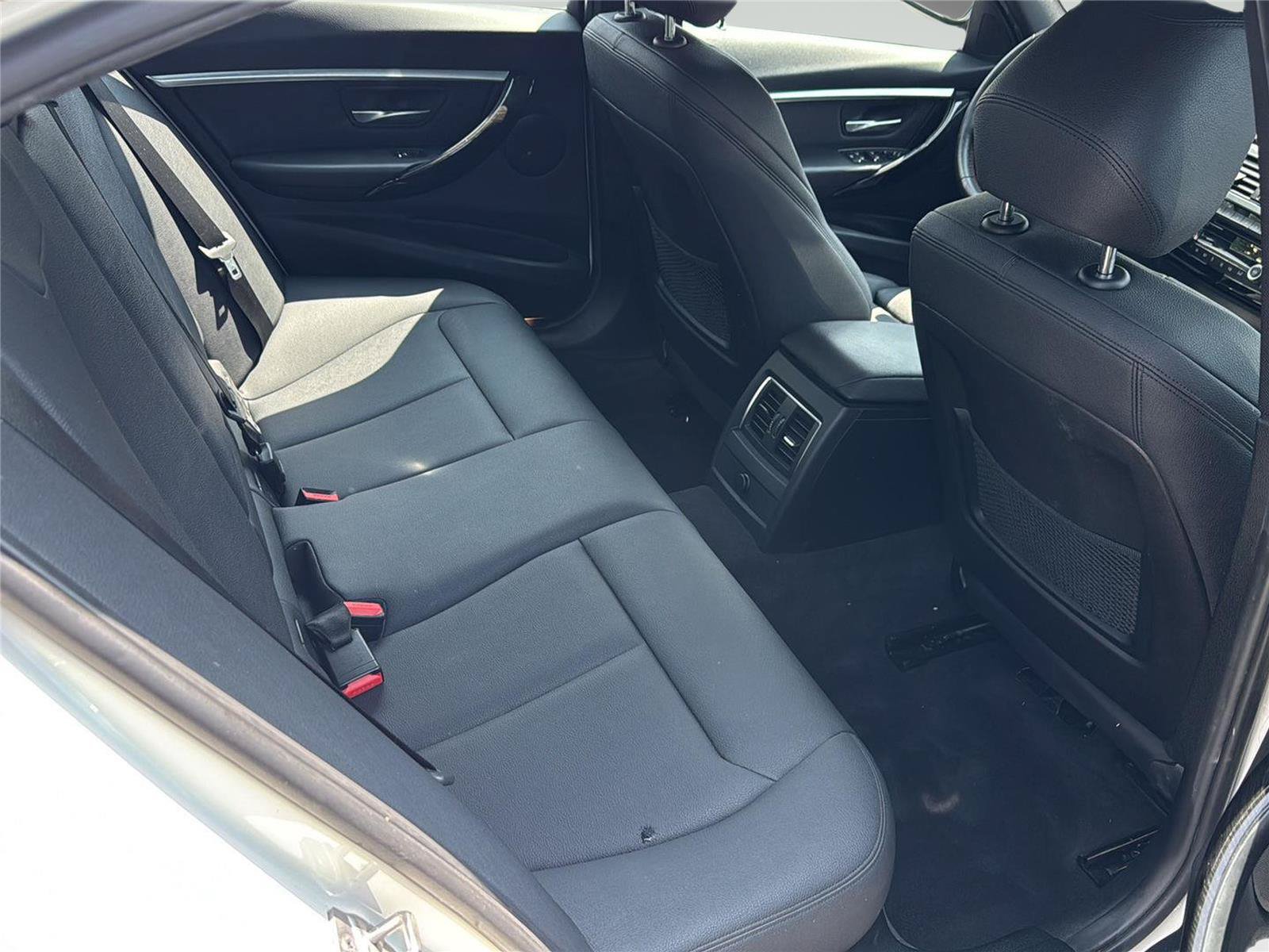 Used 2018 BMW 328d Sedan RWD image 31