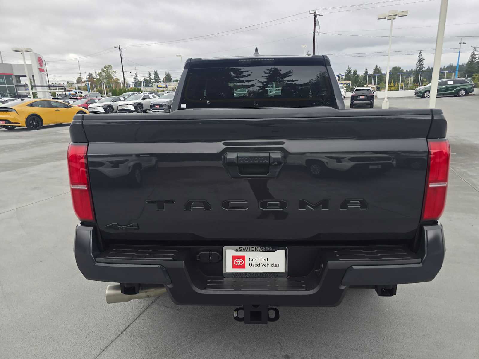 Used 2025 Toyota Tacoma SR5 AWD/4WD image 4