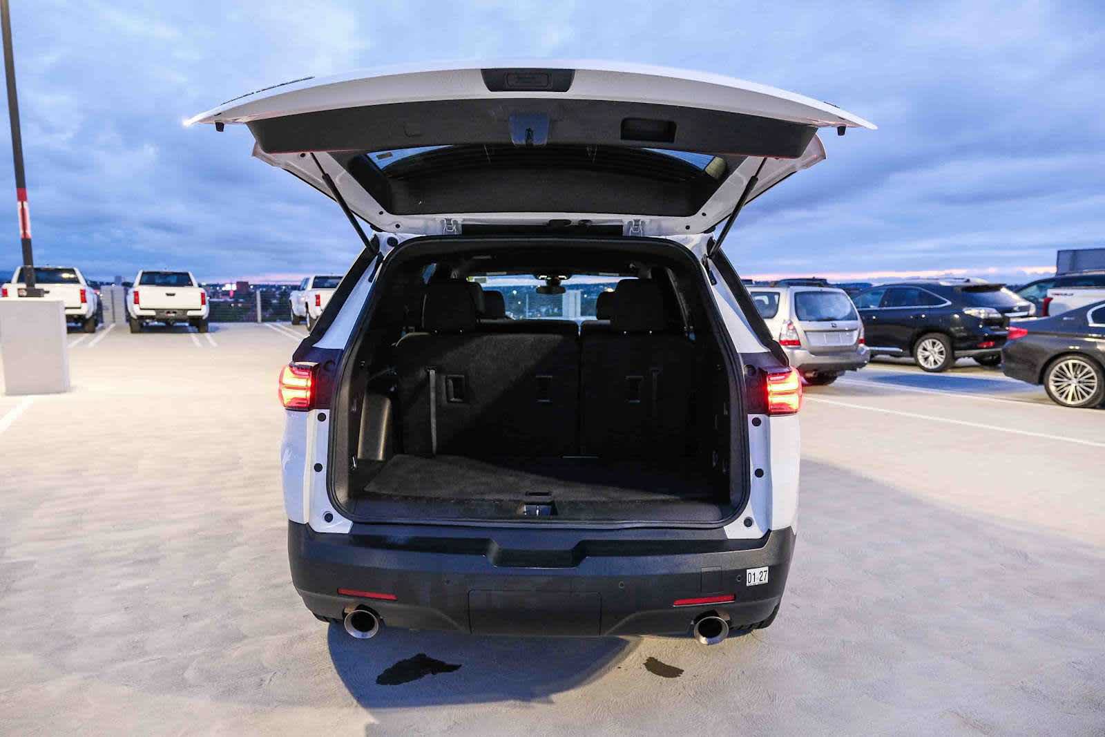 Used 2023 Chevrolet Traverse LT FWD image 27