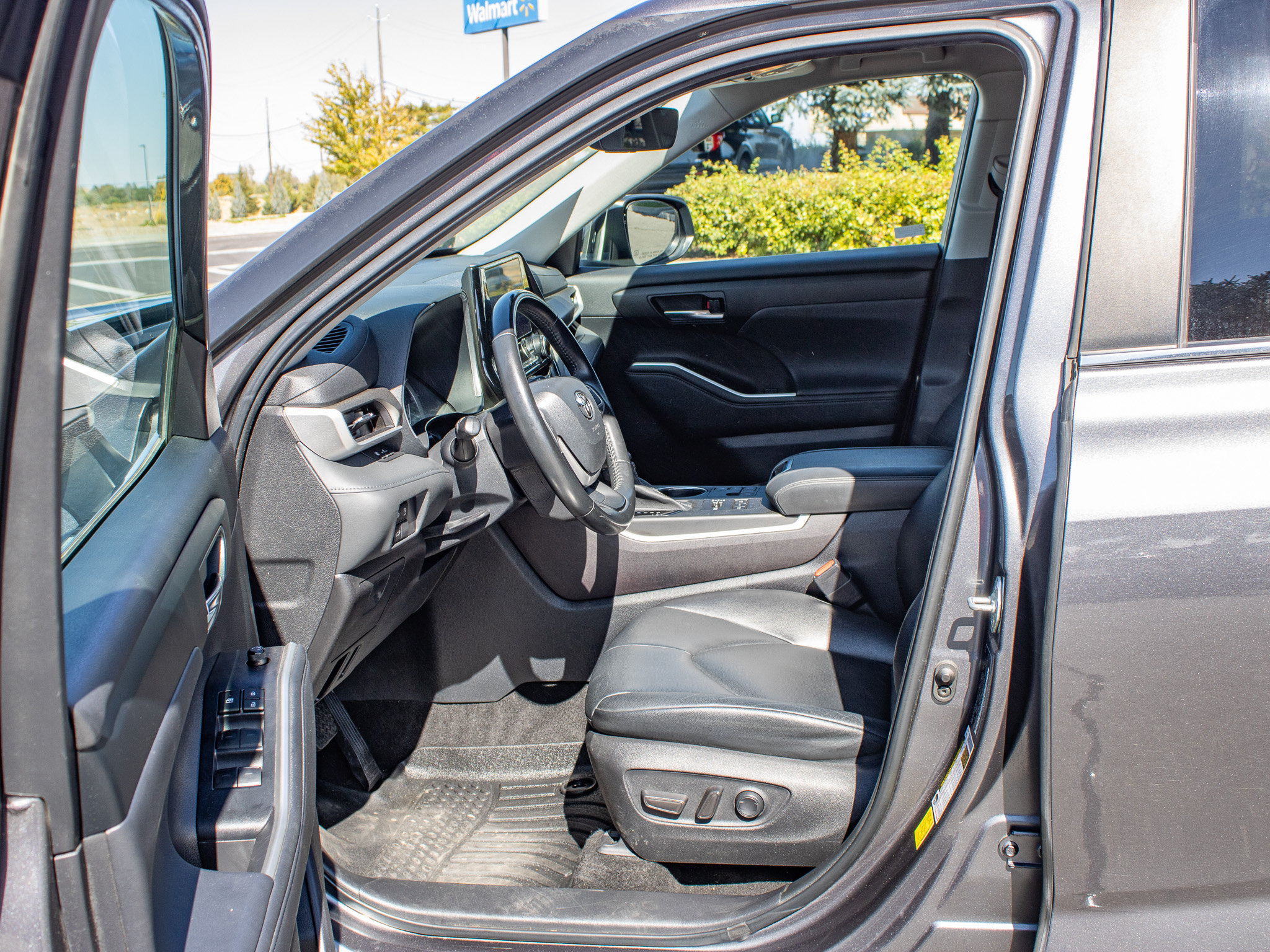 Used 2023 Toyota Highlander XLE AWD/4WD image 26