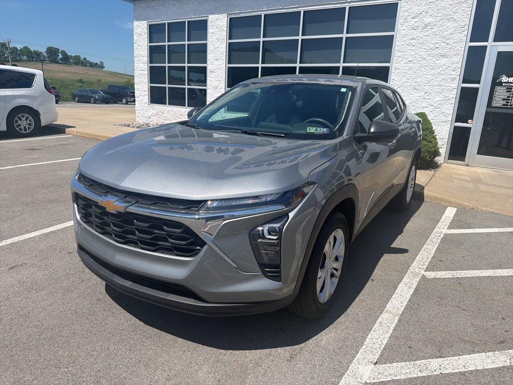 Used 2024 Chevrolet Trax LS FWD image 1