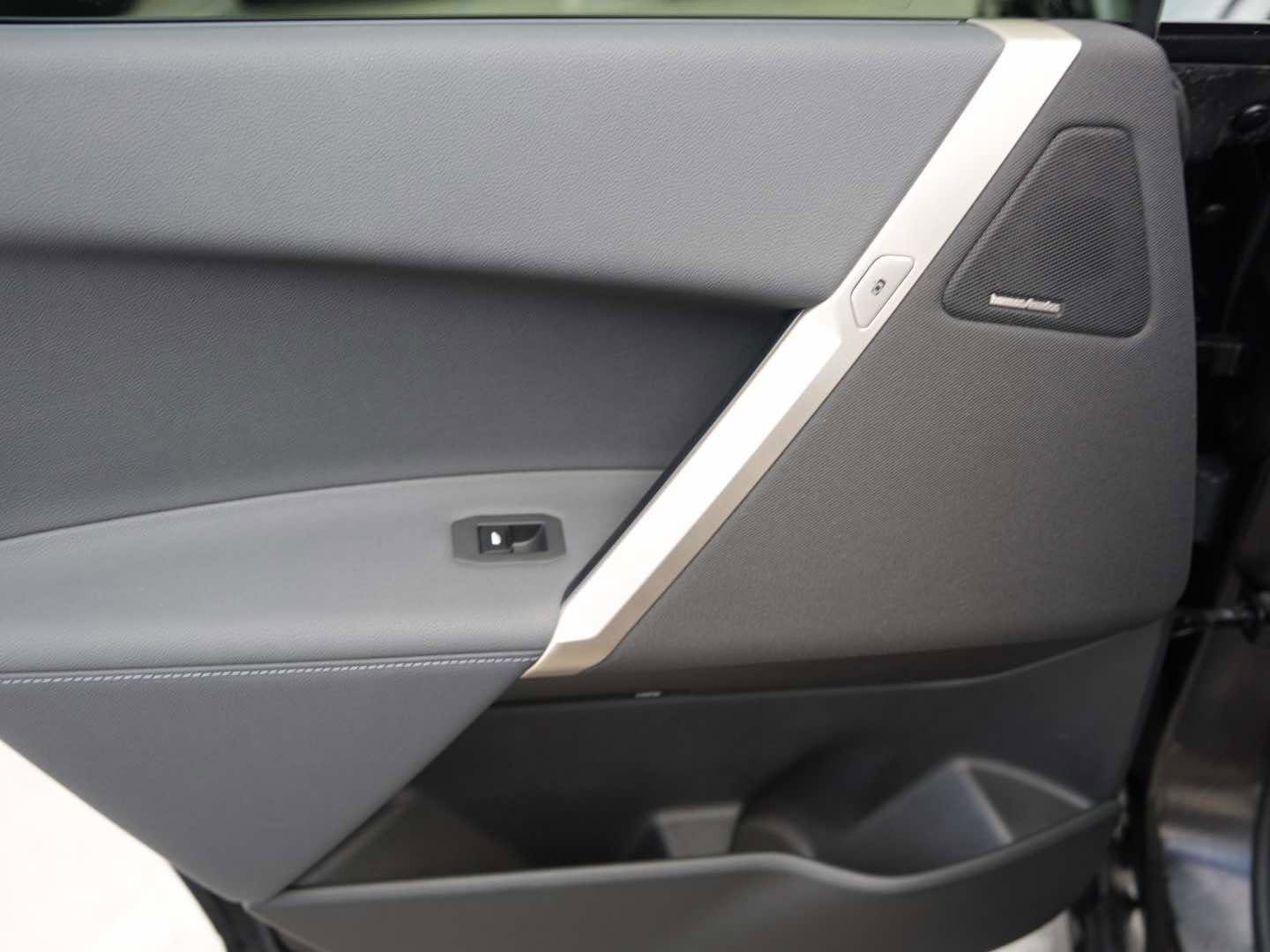 Used 2025 BMW iX xDrive50 w/ Convenience Package image 8