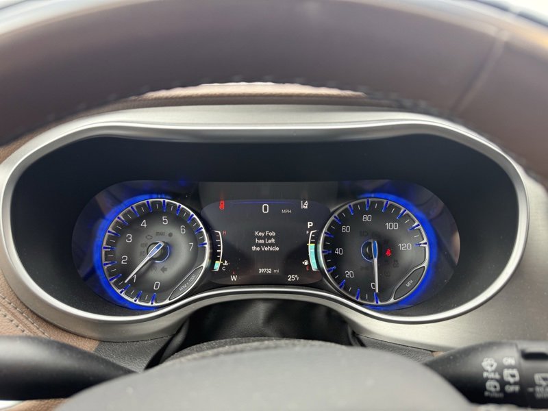 Used 2021 Chrysler Pacifica Limited image 12