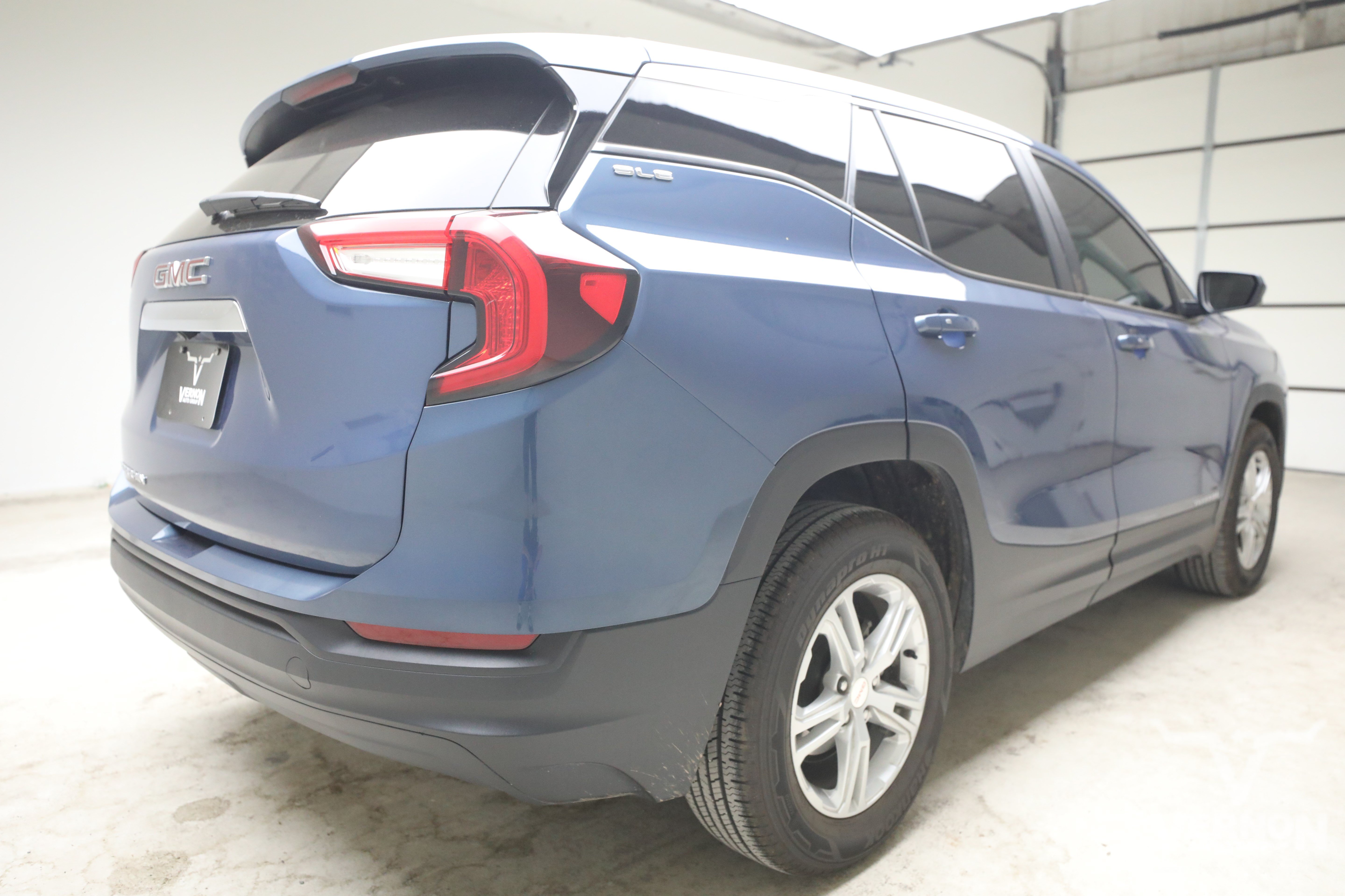 Used 2024 GMC Terrain SLE FWD image 4