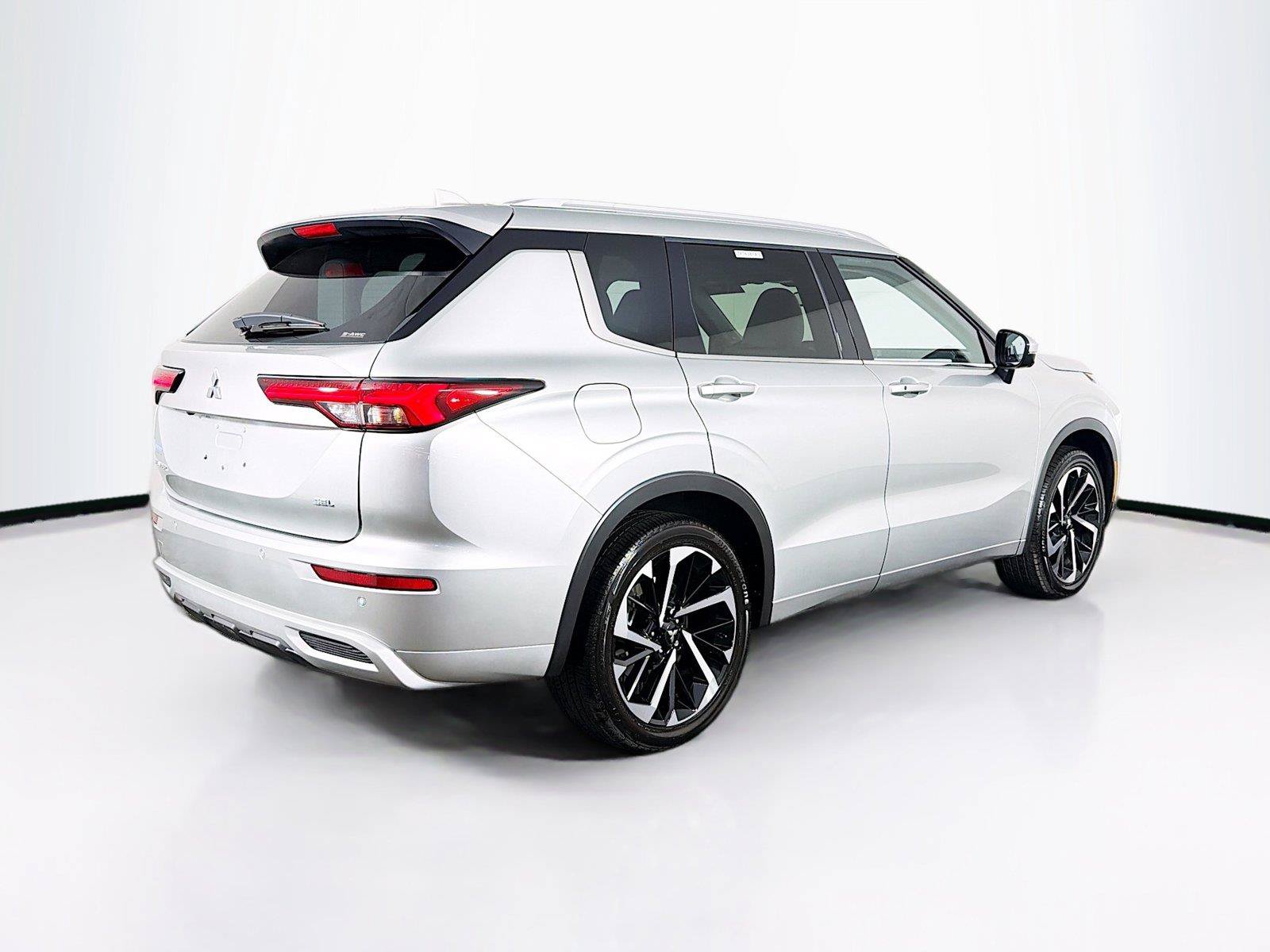Used 2024 Mitsubishi Outlander SEL AWD/4WD image 11