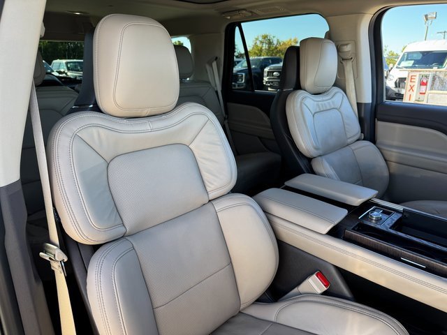 Used 2022 Lincoln Navigator Reserve image 23
