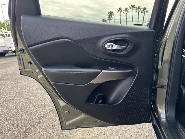 Used 2019 Jeep Cherokee Latitude w/ Popular Appearance Group image 23