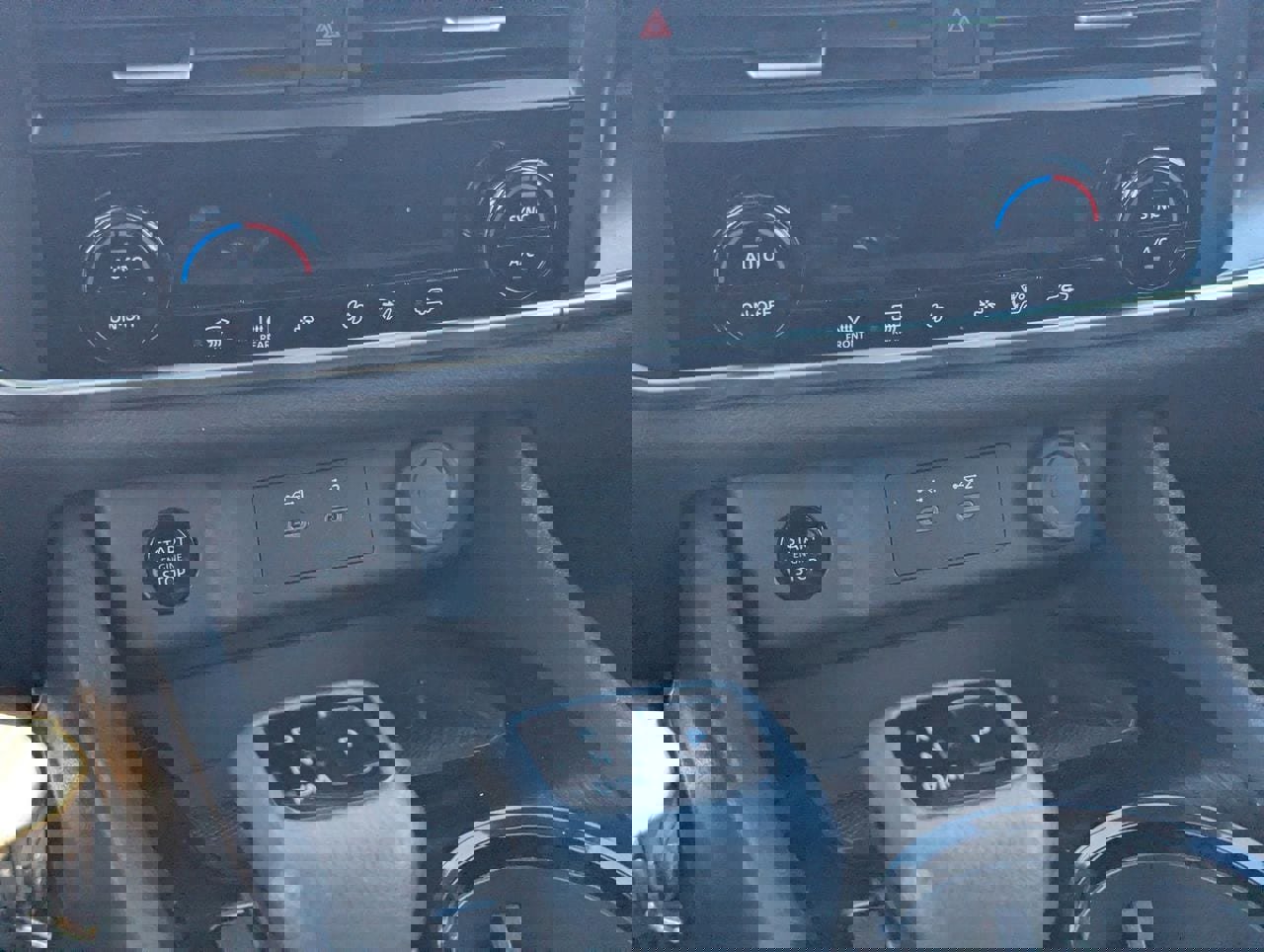 Certified 2025 Nissan Rogue SV image 25