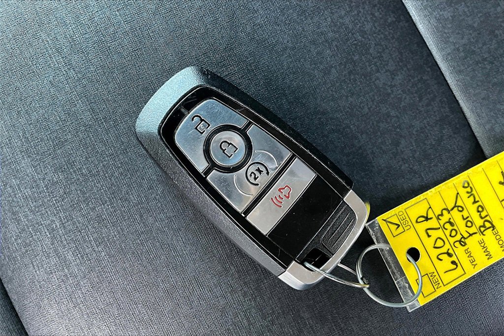 Used 2023 Ford Bronco Badlands image 6