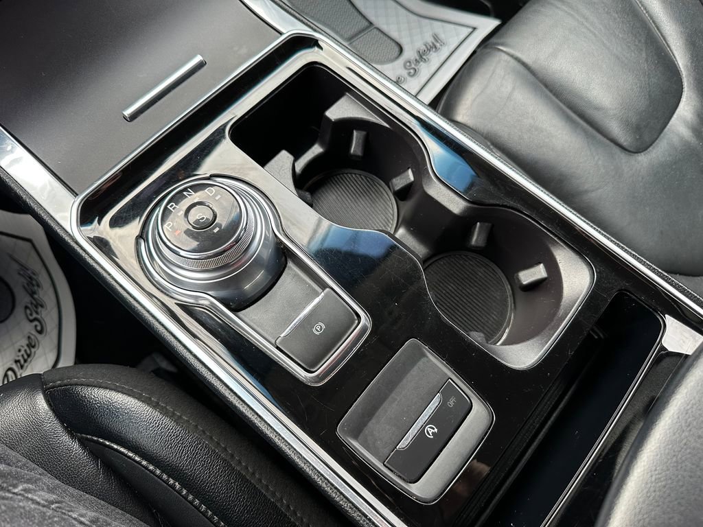 Used 2019 Ford Edge Titanium AWD/4WD image 8