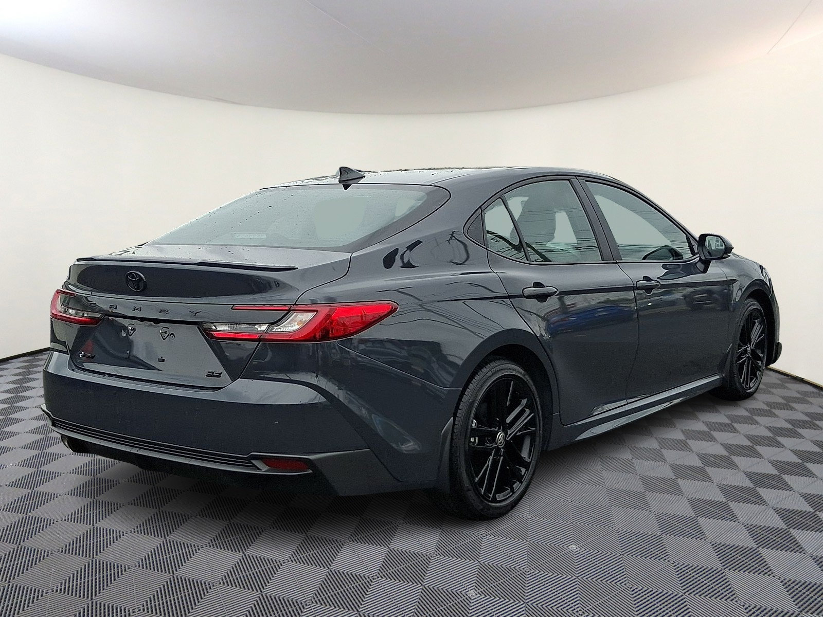 Used 2025 Toyota Camry SE w/ Convenience Package FWD image 7
