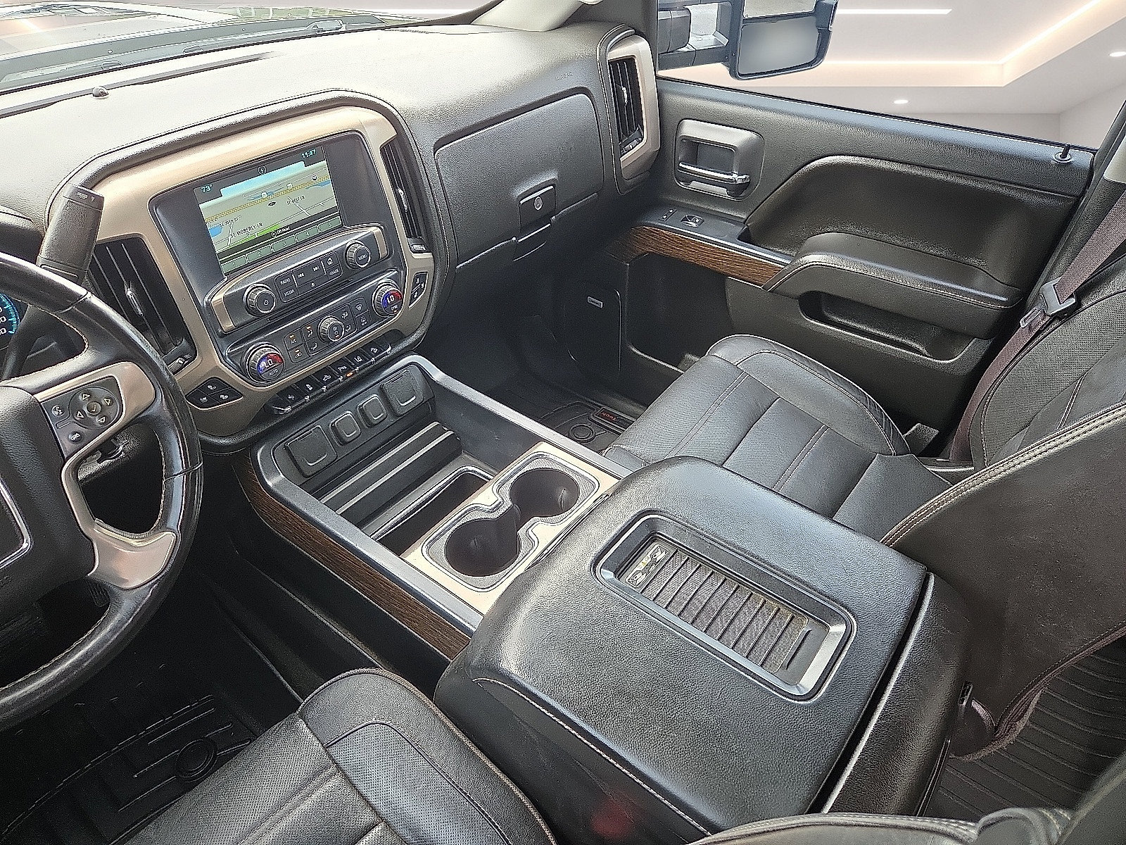 Used 2017 GMC Sierra 2500 Denali w/ Suspension Package, Off-Road AWD/4WD image 19