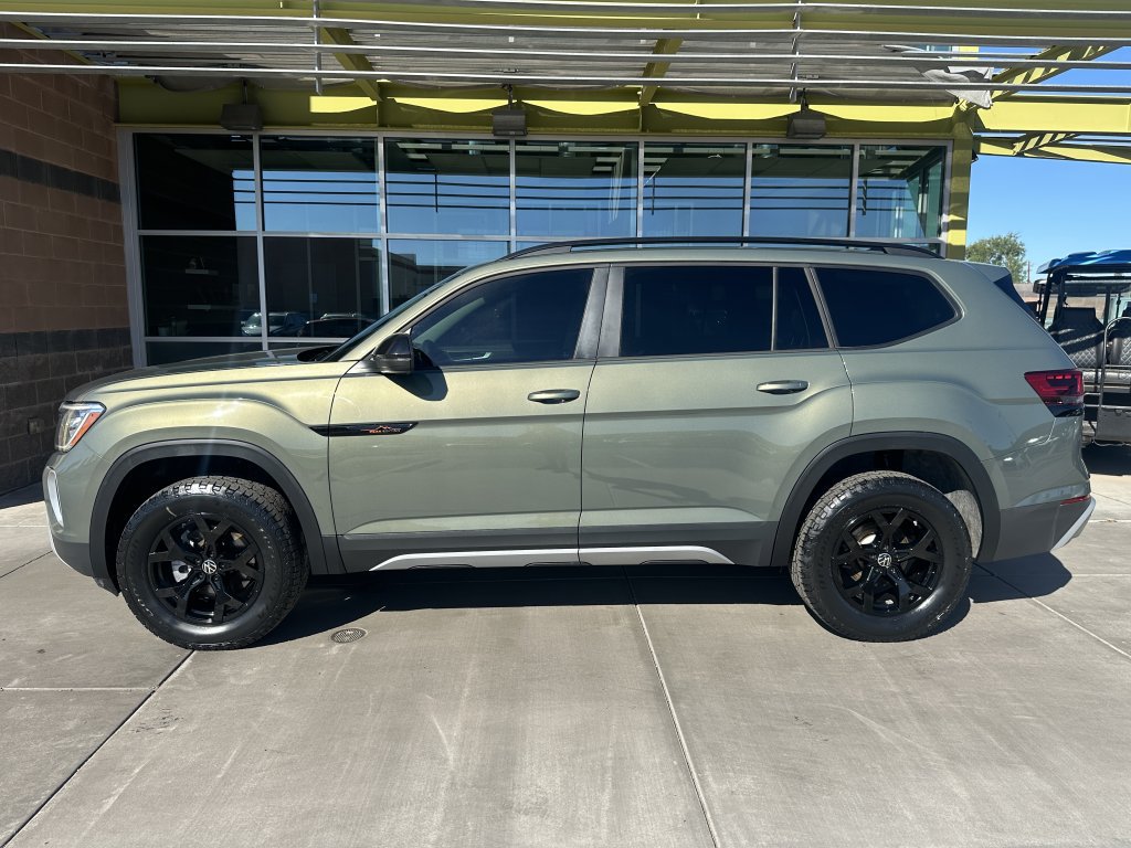 Used 2024 Volkswagen Atlas Peak Edition SE AWD/4WD image 6