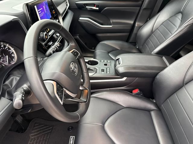 Used 2024 Toyota Highlander XLE AWD/4WD image 21