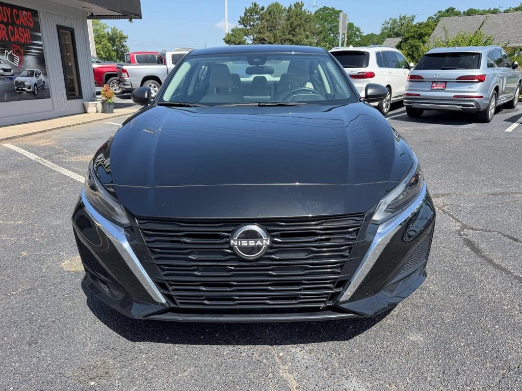 Used 2025 Nissan Altima 2.5 SV FWD image 3