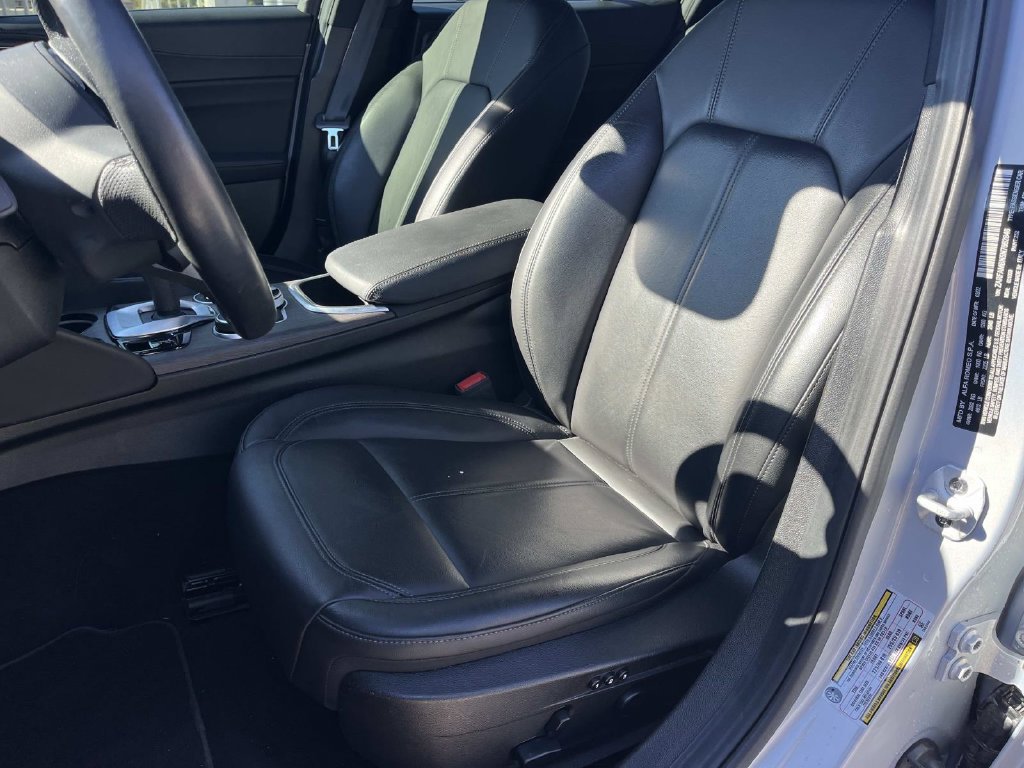 Used 2022 Alfa Romeo Giulia Ti RWD image 11