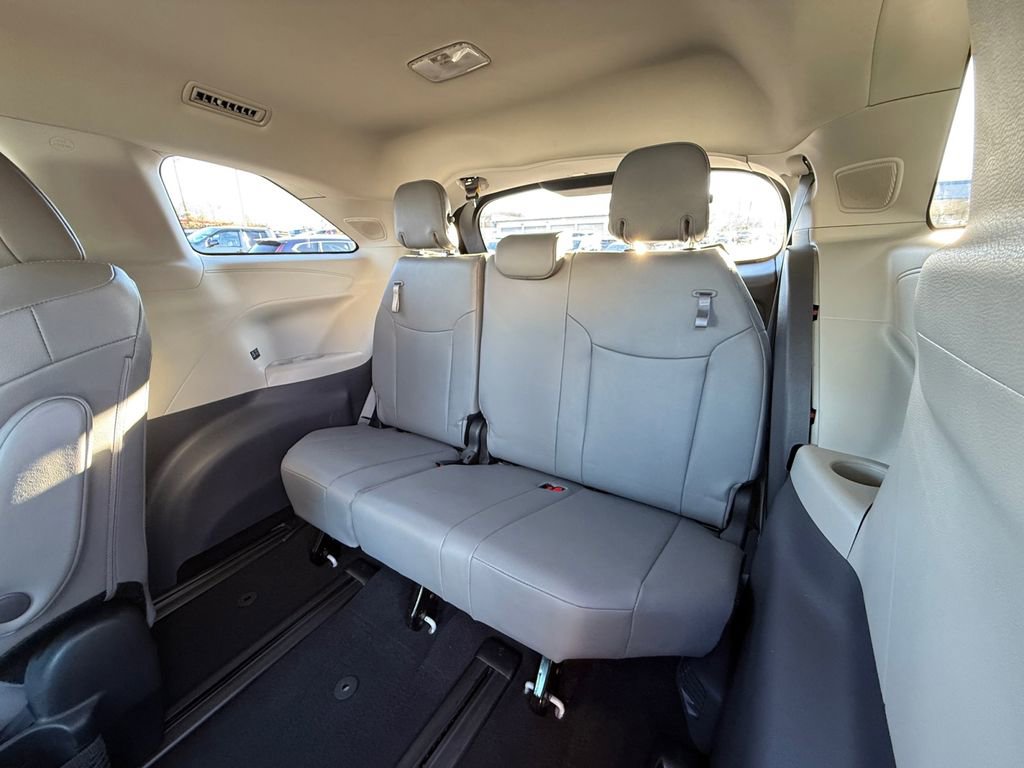 Used 2023 Toyota Sienna XLE w/ XLE Plus Package image 27