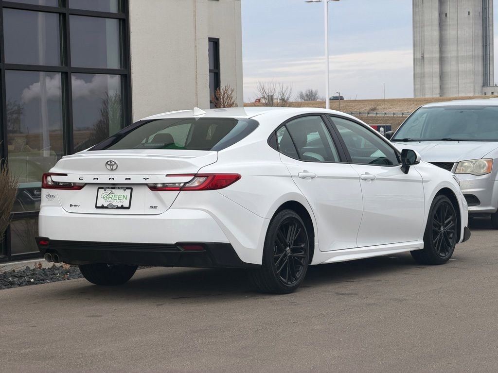 Used 2025 Toyota Camry SE image 5