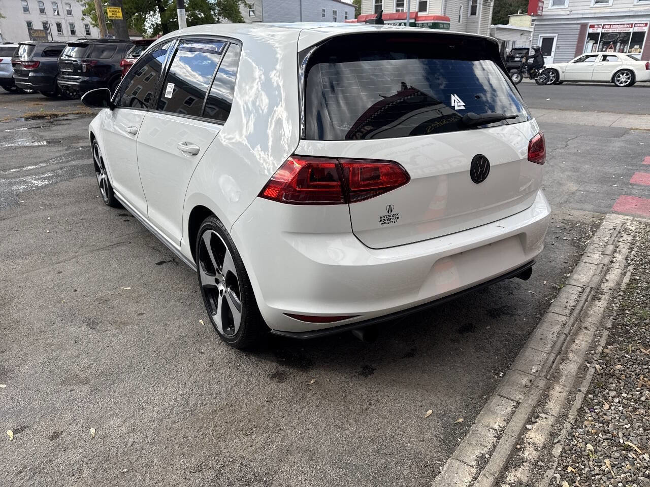 Used 2017 Volkswagen GTI SE FWD image 3