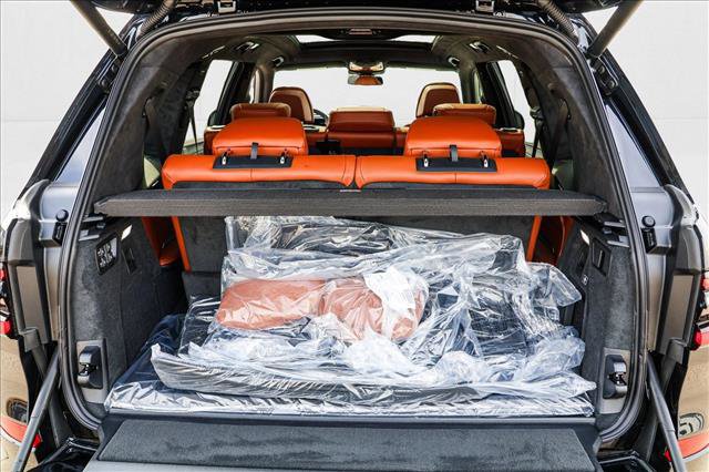 Used 2025 BMW X7 M60i w/ Climate Comfort Package image 24