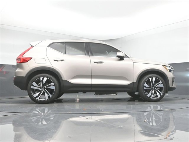 Used 2024 Volvo XC40 B5 Plus w/ Protection Package Premier image 42