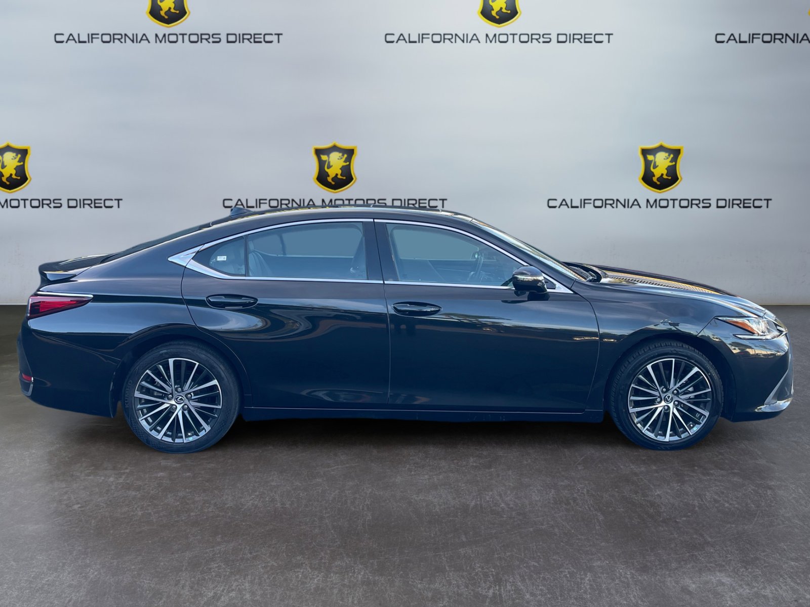 Used 2023 Lexus ES 300h w/ Premium Package image 6