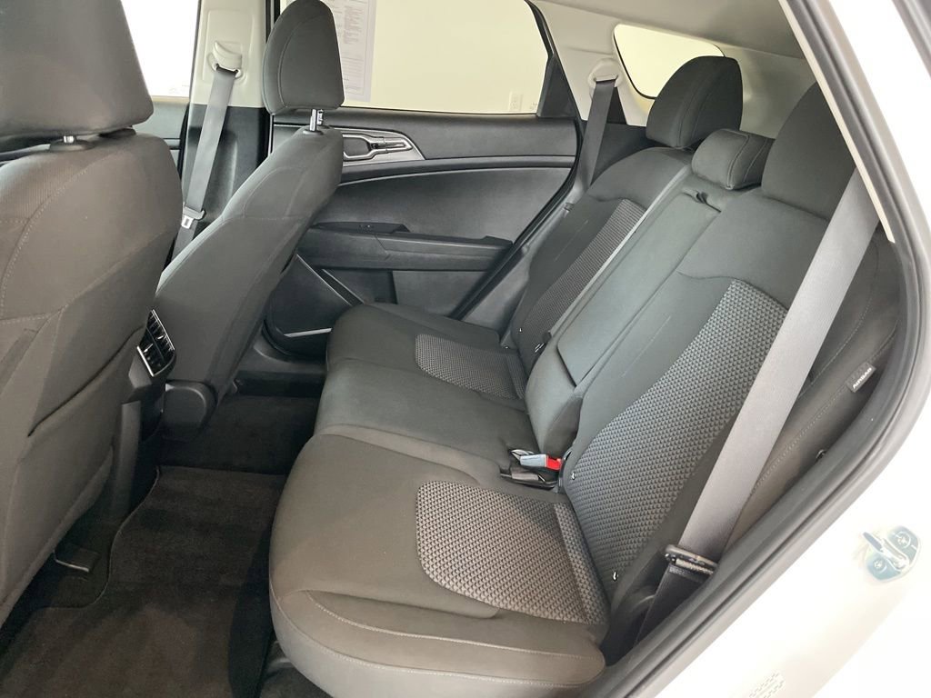 Used 2025 Kia Sportage LX AWD/4WD image 16