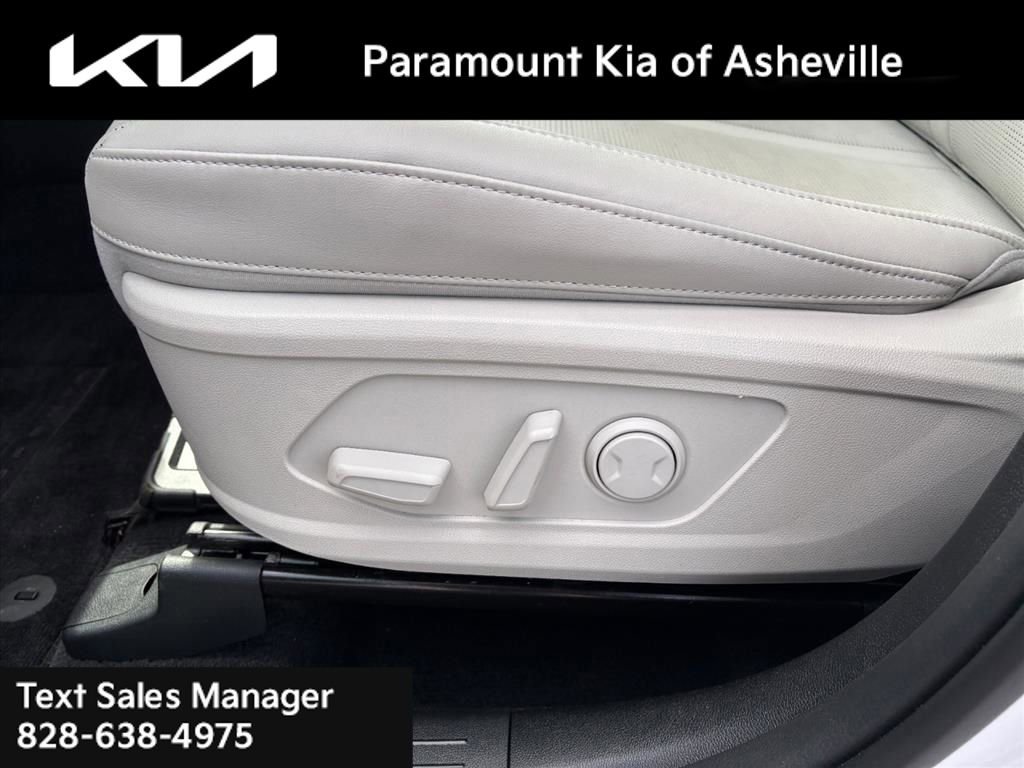 Certified 2025 Kia Sorento EX w/ Panoramic Sunroof Package image 19