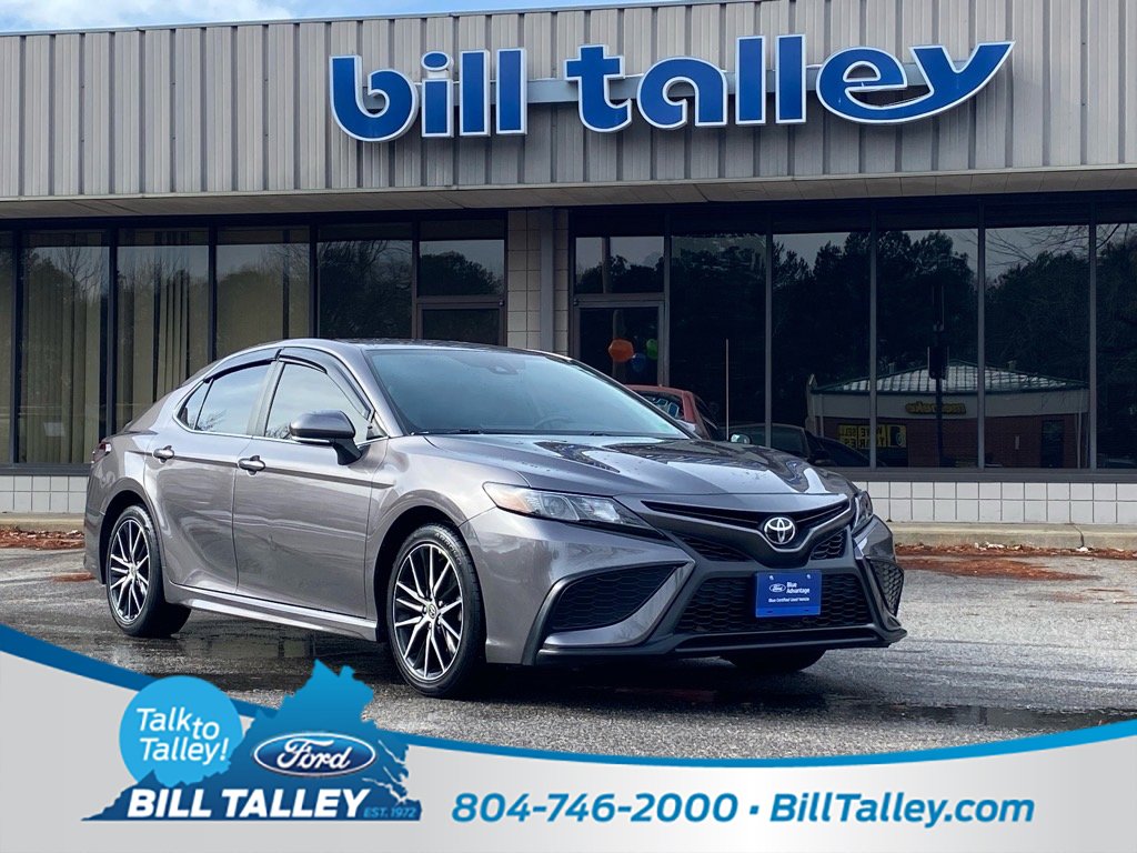 Used 2022 Toyota Camry SE image 1