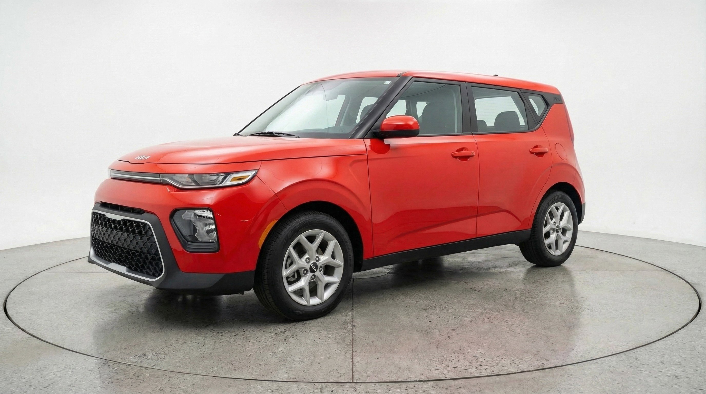 Used 2025 Kia Soul LX w/ LX Technology Package FWD image 3