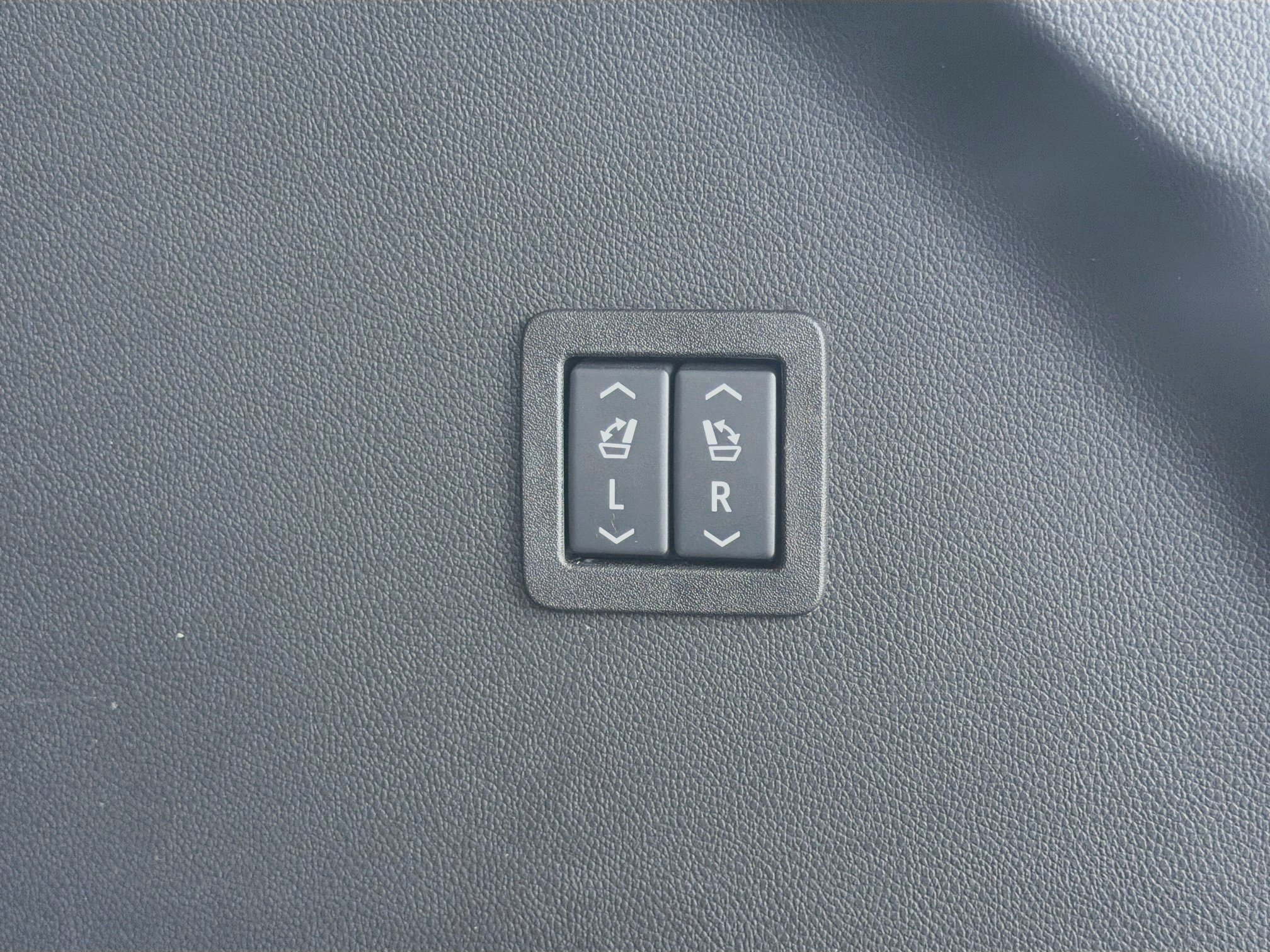 Used 2024 Buick Enclave Avenir w/ Avenir Technology Package FWD image 13