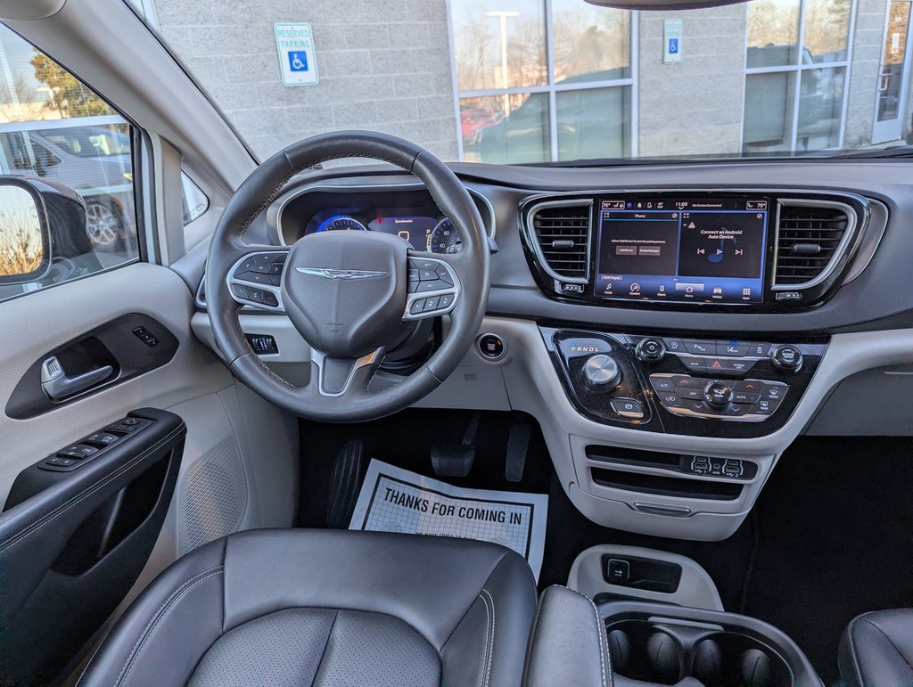 Used 2024 Chrysler Pacifica Touring-L image 11
