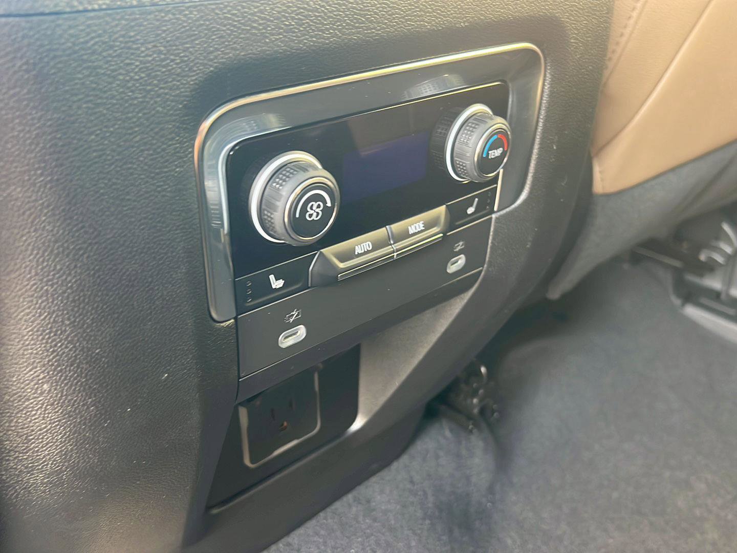 Used 2023 Chevrolet Tahoe Premier AWD/4WD image 12