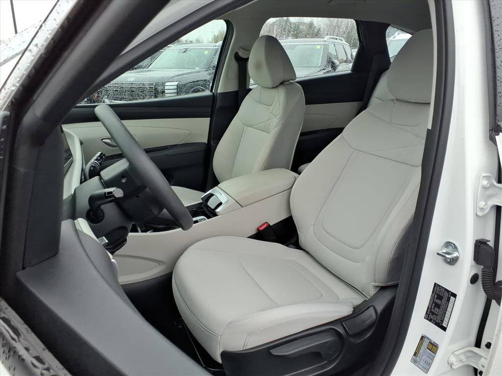 Used 2025 Hyundai Tucson SE image 3