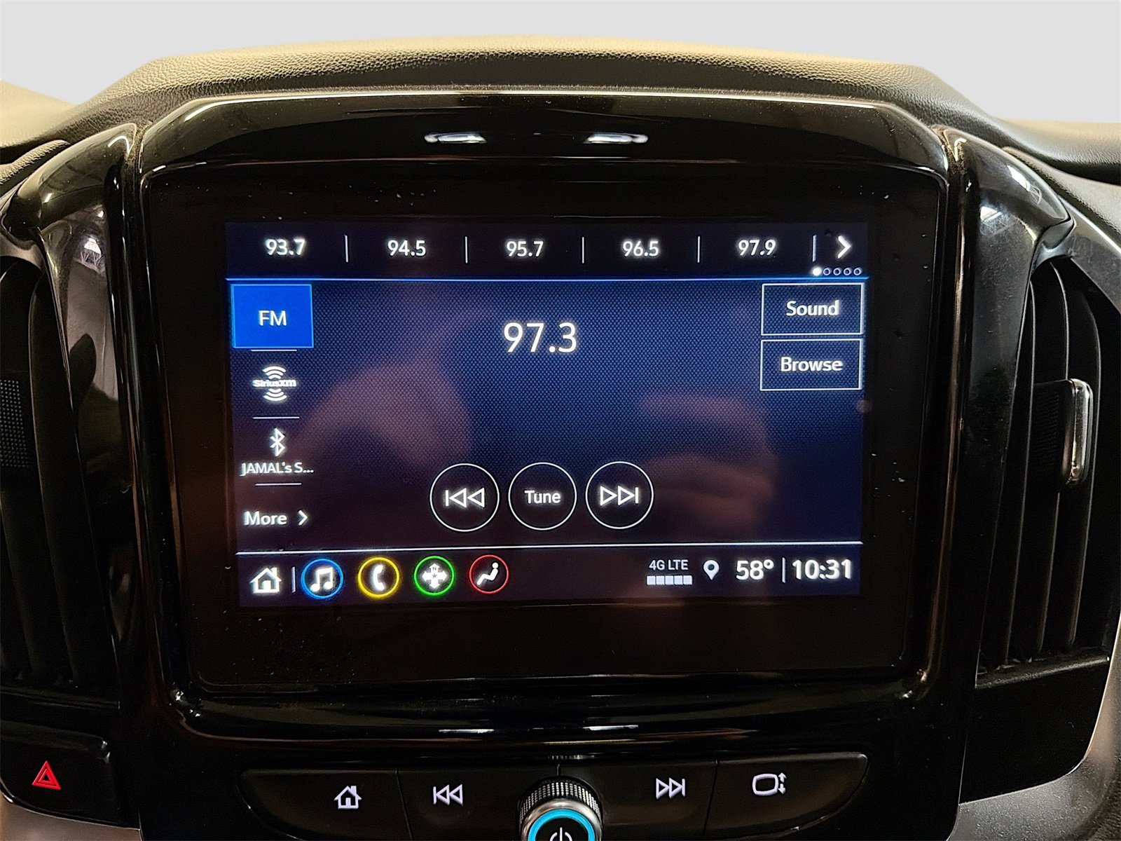 Used 2023 Chevrolet Traverse LT image 15