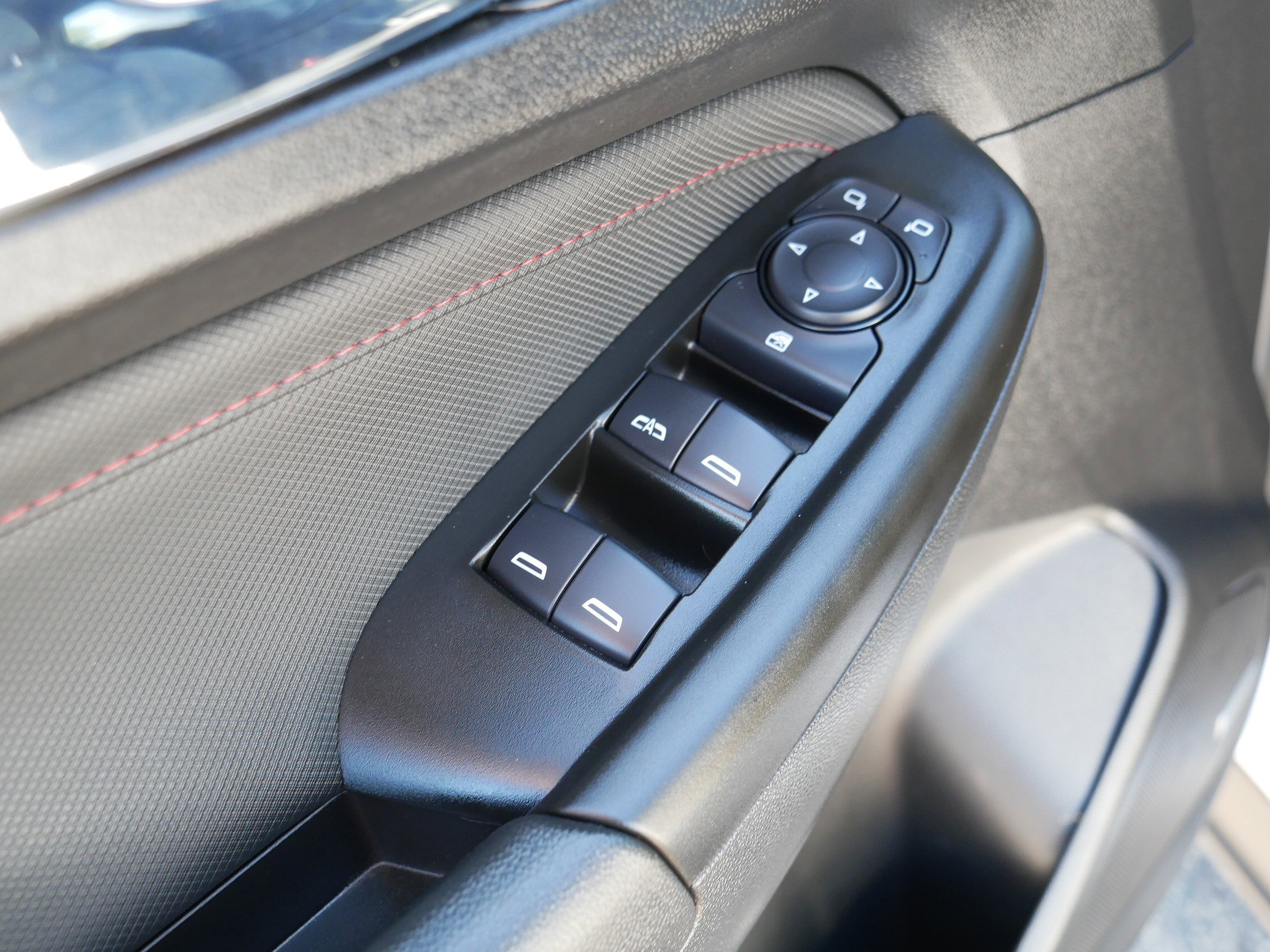Used 2021 Chevrolet TrailBlazer RS w/ Technology Package image 19