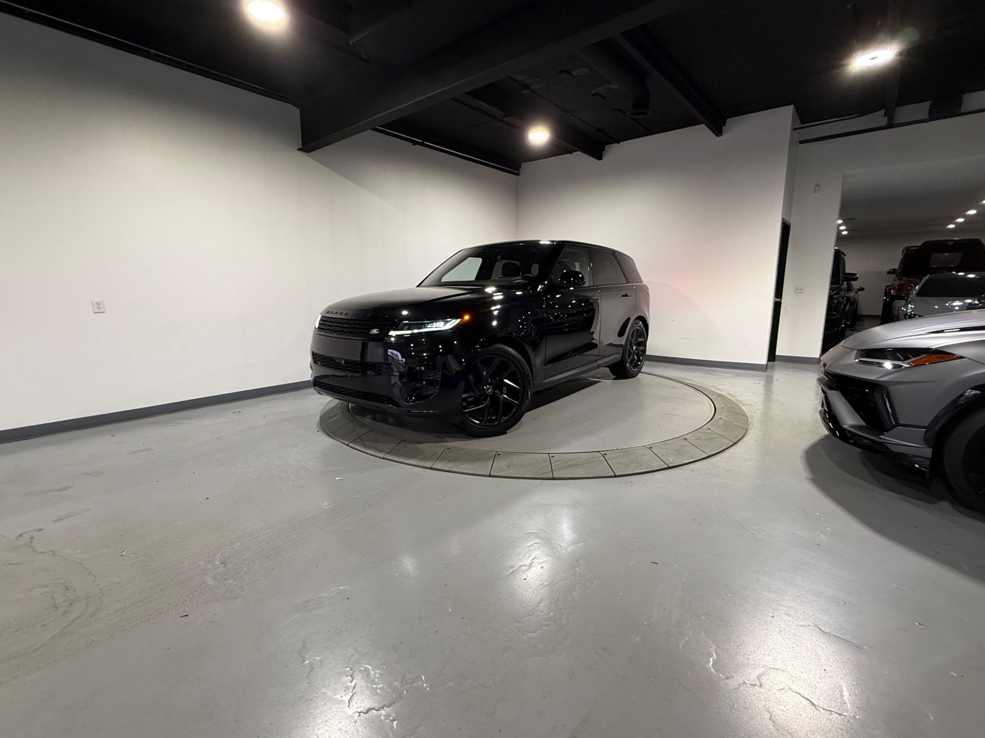 Used 2023 Land Rover Range Rover Sport SE image 3