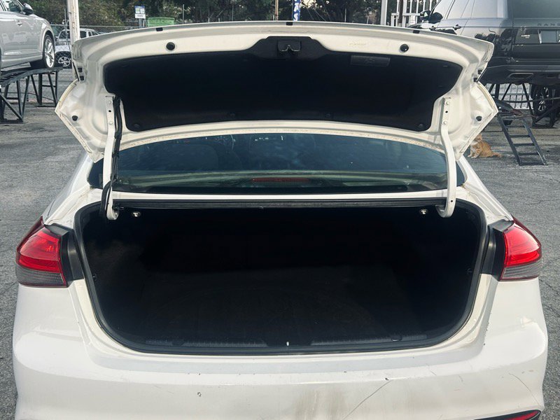 Used 2017 Kia Forte S image 11