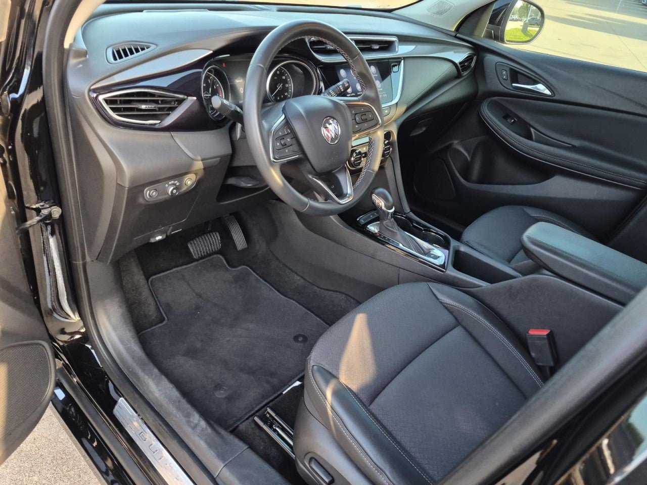 Certified 2022 Buick Encore GX Select w/ Sport Touring Package FWD image 11