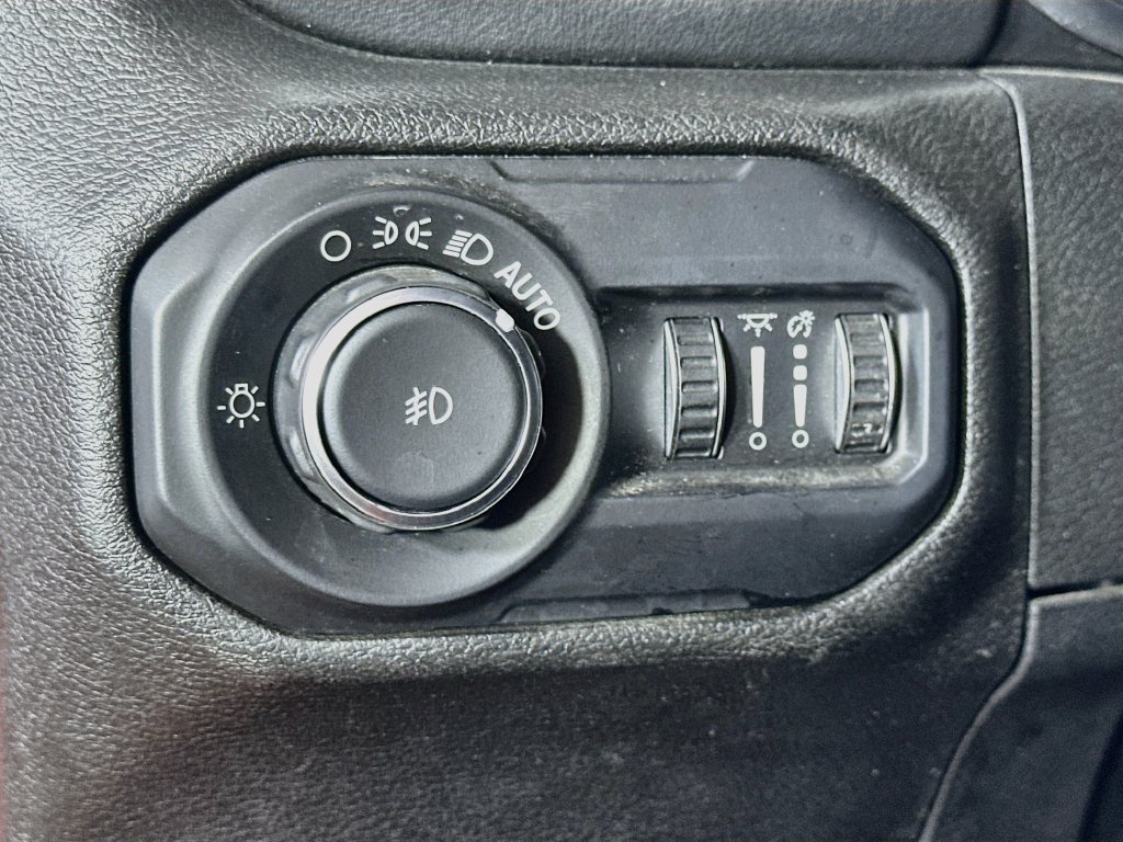 Used 2019 Jeep Wrangler Unlimited Sahara AWD/4WD image 23