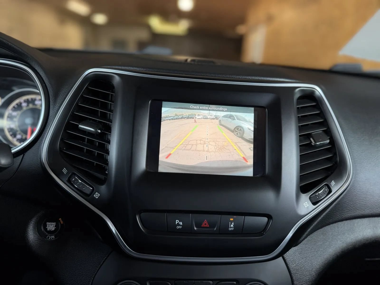 Used 2021 Jeep Cherokee Latitude Lux FWD image 29