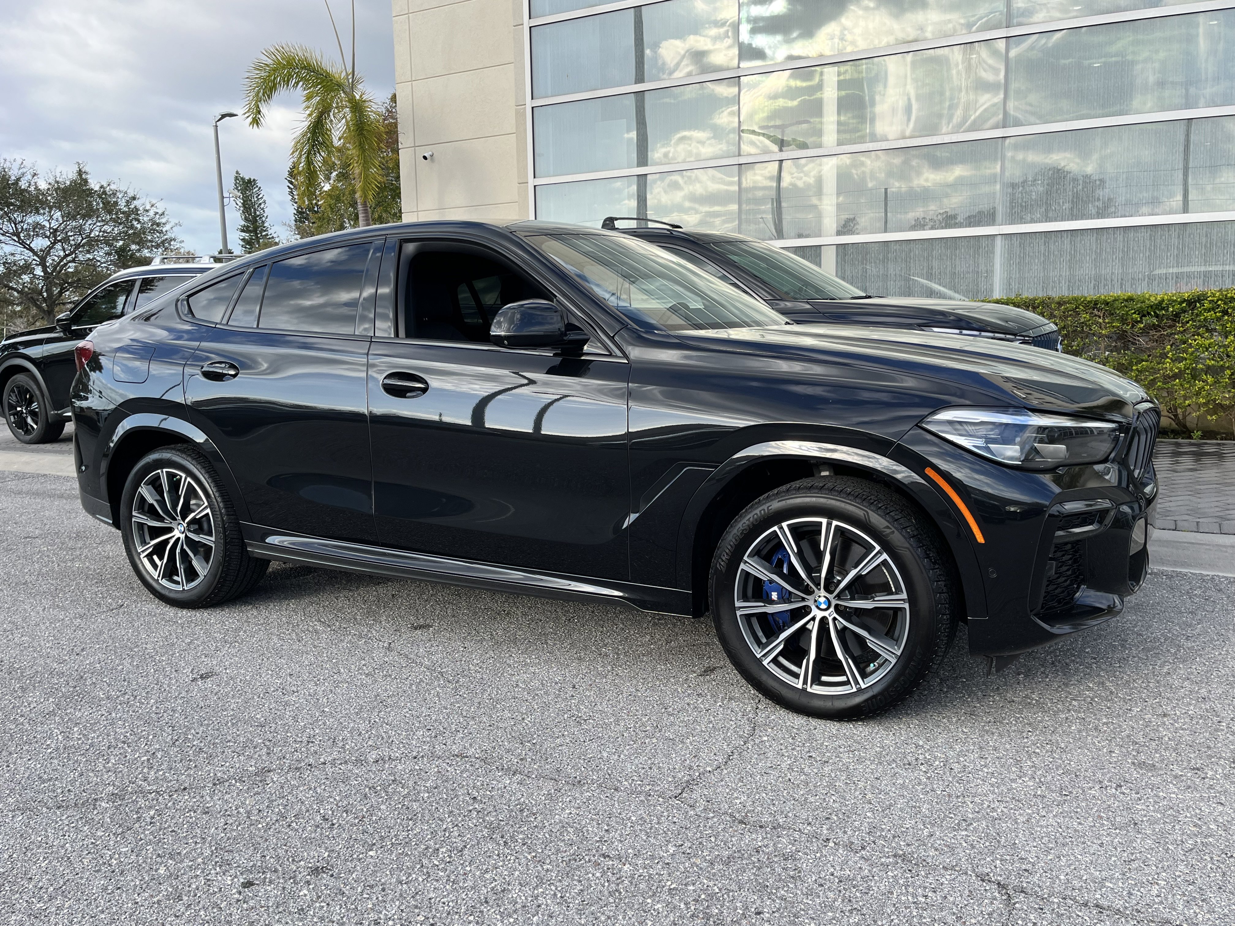Used 2023 BMW X6 M50i w/ Climate Comfort Package image 12