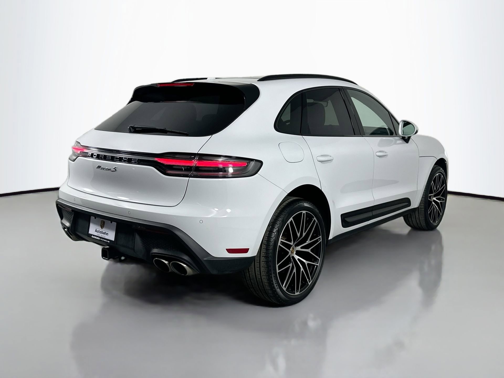 Certified 2024 Porsche Macan S image 7