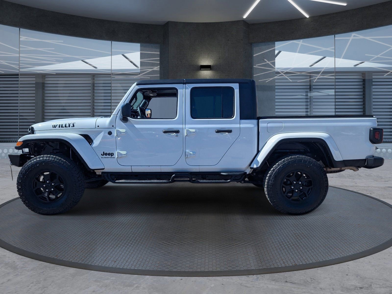 Used 2023 Jeep Gladiator Willys image 3