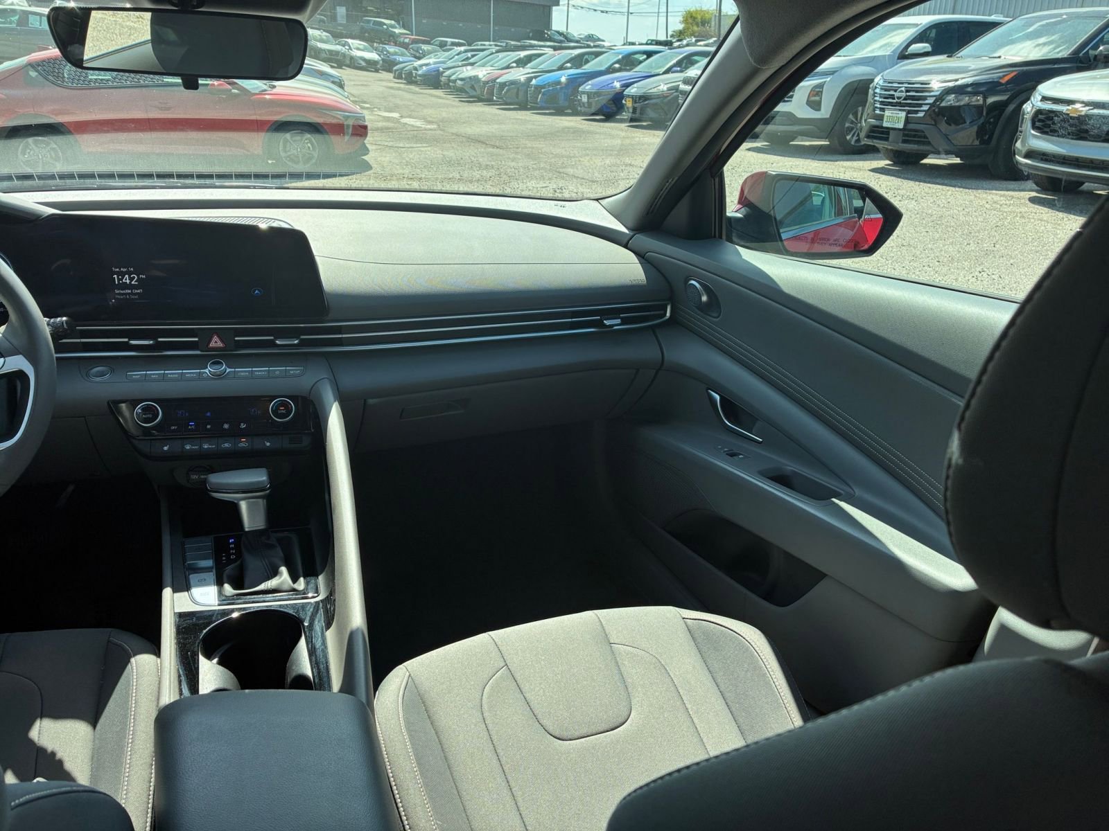 Used 2025 Hyundai Elantra SEL image 31