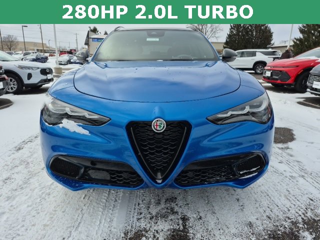 Used 2024 Alfa Romeo Stelvio Veloce image 3