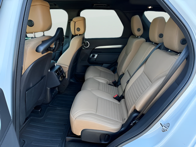 Certified 2025 Land Rover Discovery Dynamic SE AWD/4WD image 28